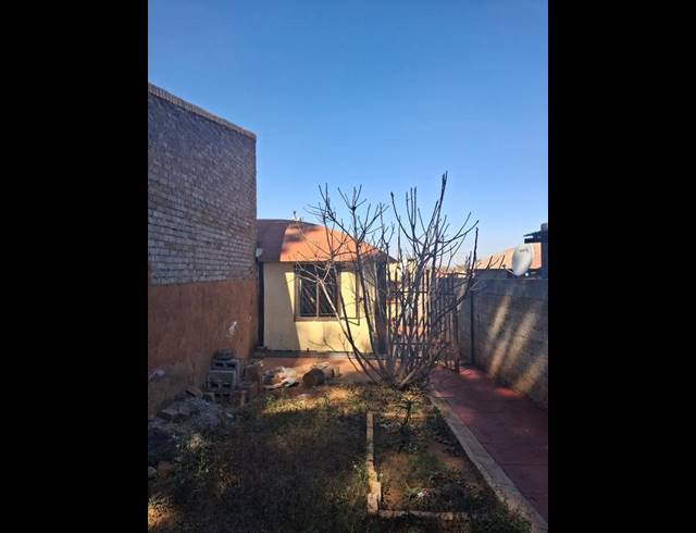 1 BEDROOM HOUSE FOR SALE IN JABAVU